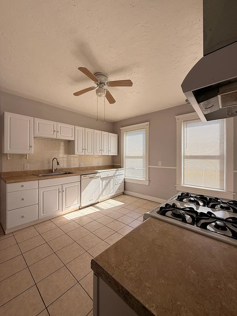 Building Photo - 488 Park Ave #1