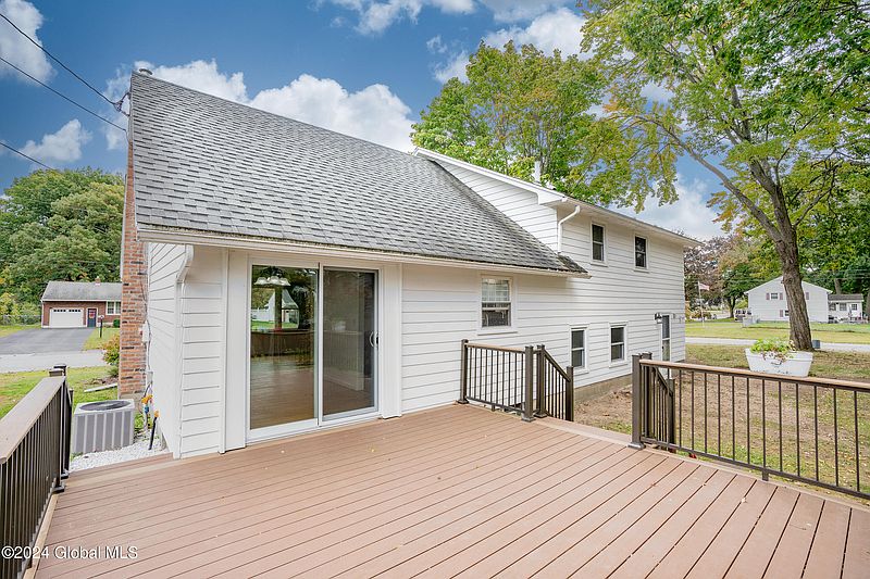 5th image of 40 Merritt Drive