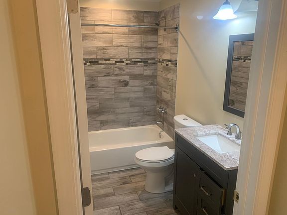 4th image of 1550 Adams Ave #1-2