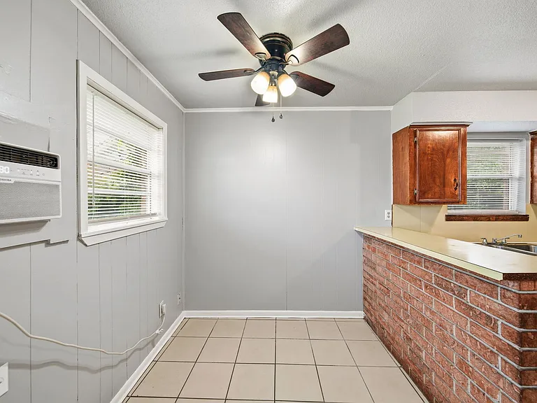 6116 Octavia St — Photo 4