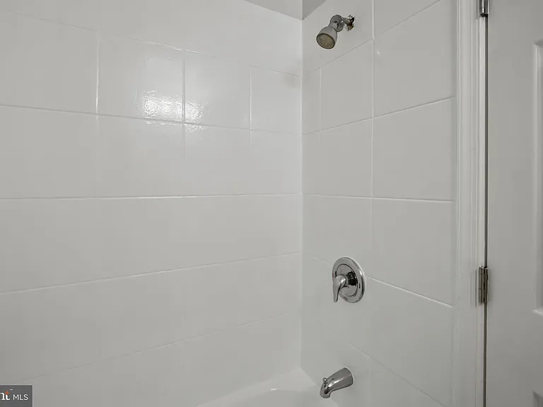 182 36th St NE #2 — Photo 18