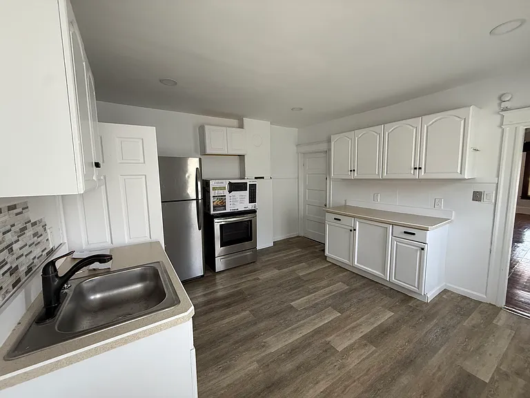 694 Enfield St #694 — Photo 4