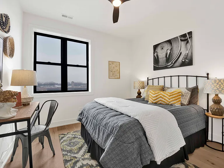 5630 N Broadway St #2W — Photo 10