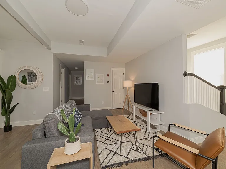 584 Orange Street — Photo 13