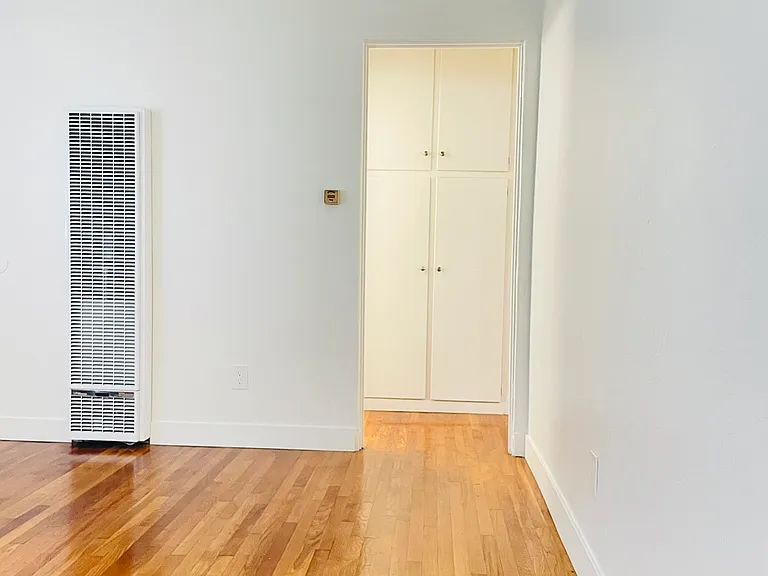 4506 Illinois St — Photo 12