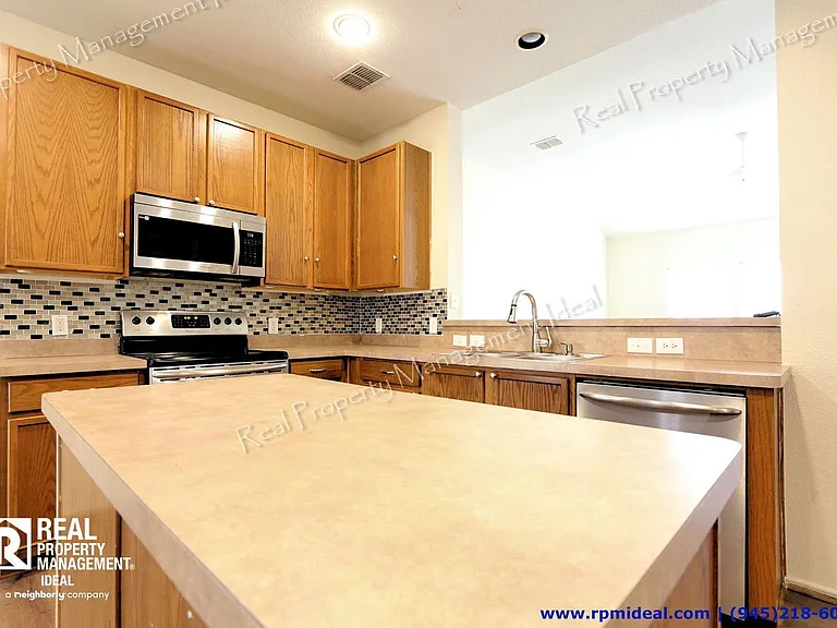 1910 Pin Oak Ln — Photo 9
