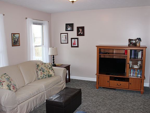 3rd image of 219 Travis Ct