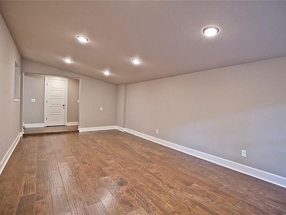 4th image of 4 Evesham Ln