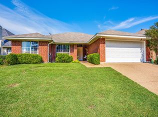 8004 Moss Rock Dr, Fort Worth, TX 76123