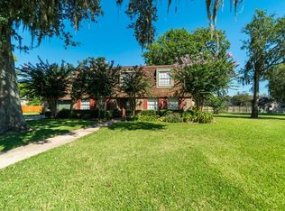 224 Twin Lakes Blvd W, West Columbia, TX 77486