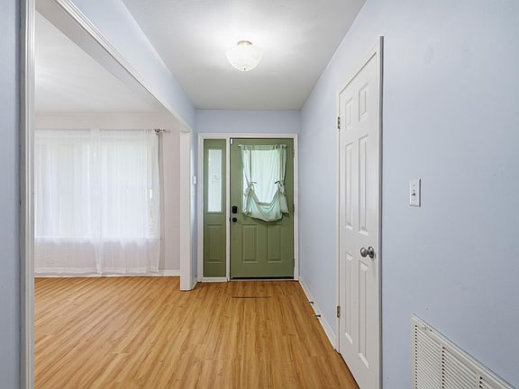 4th image of 1270 Christina Dr