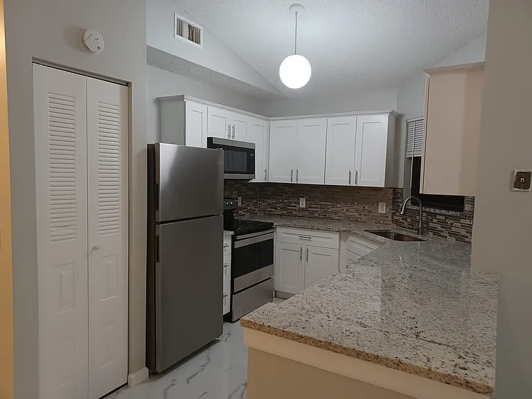 2831 Stoneway Ln #B — Photo 10