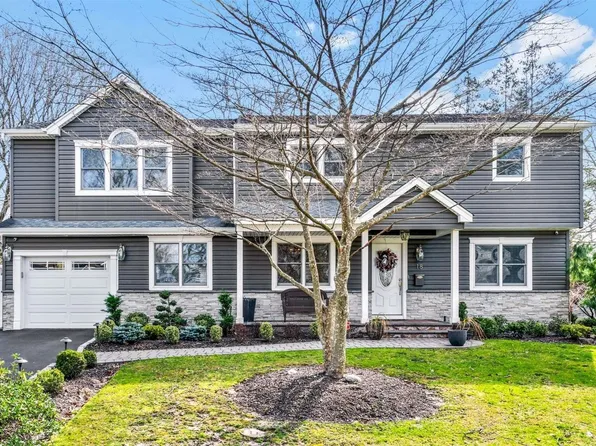 18 Greenwich Avenue, Melville, NY 11747