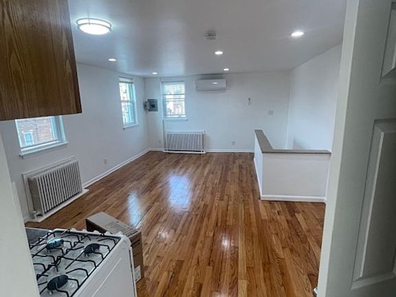 2nd image of 2254 S Beechwood St