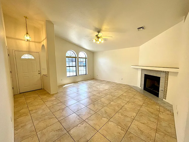 2021 Chambers Ave — Photo 5