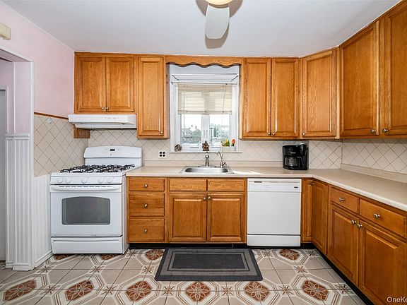 2nd image of 24 5th Avenue