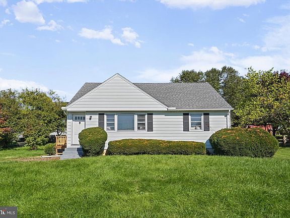 3rd image of 22 Warren Rd