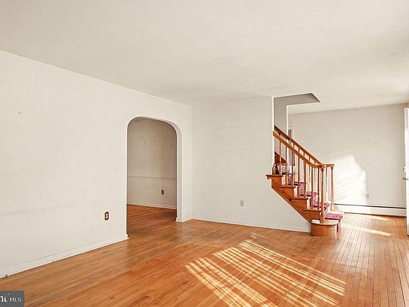 3rd image of 303 Hermitage Dr