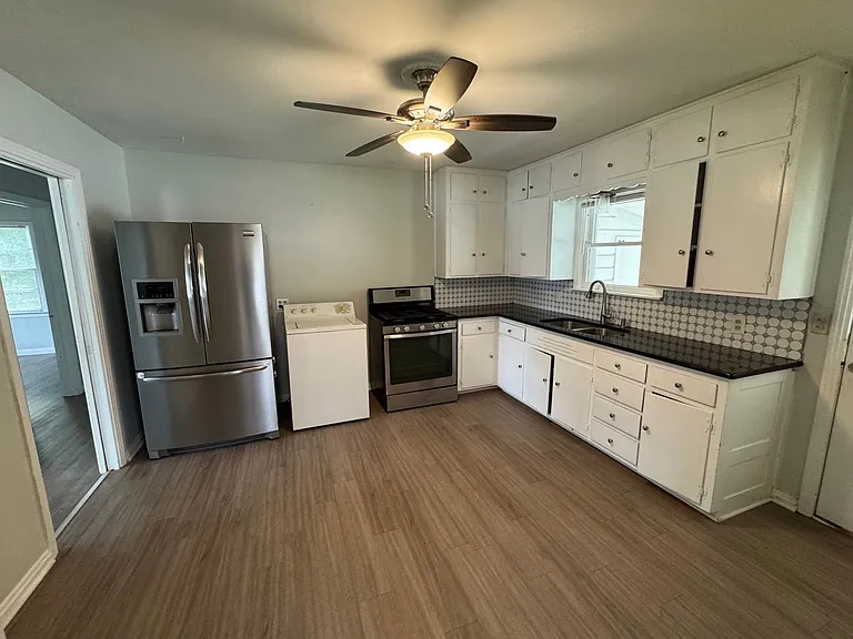 4216 Hillcrest Dr — Photo 3