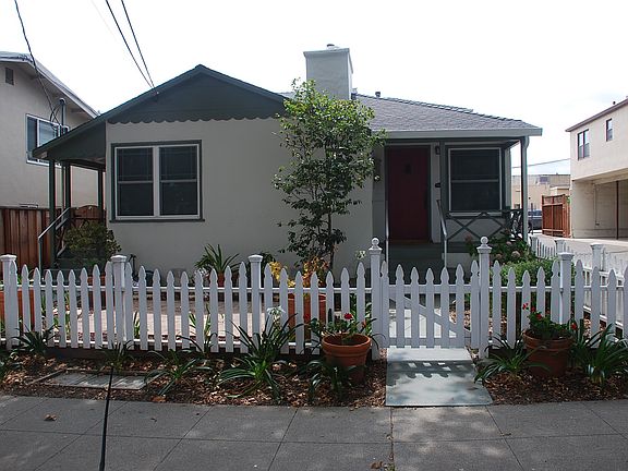 View of 1940 from the street. Apartment C is in the back.