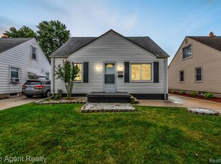 19824 Rosedale St, Saint Clair Shores, MI