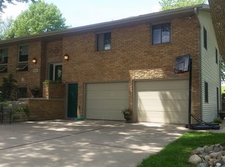 1781 Glenwood Ct, Dubuque, IA 52002