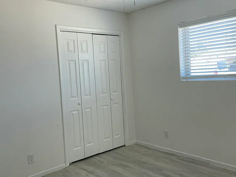 2261 E Evergreen St — Photo 13