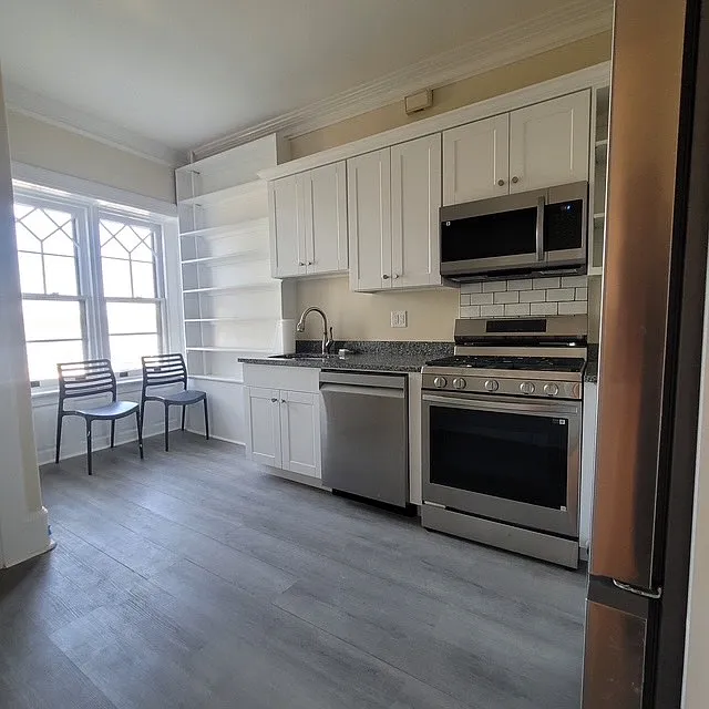 Building Photo - 10 S Cottenet St #2S