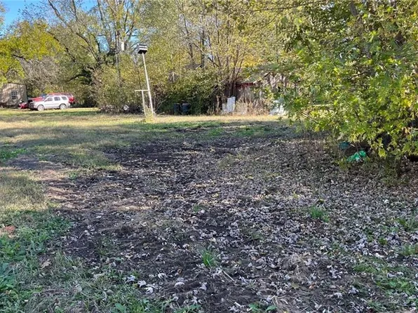 415 Taylor St, Pomona, KS 66076