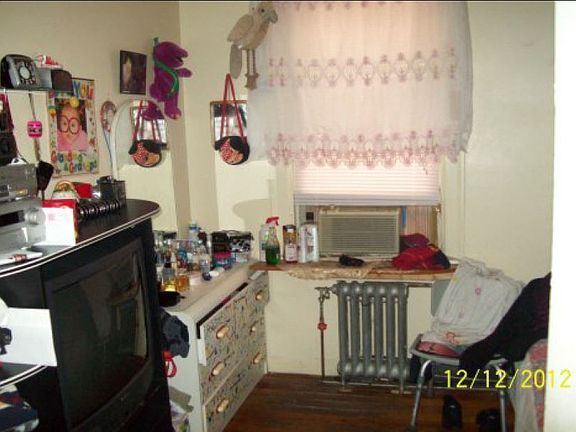 3rd image of 3963 Carpenter Ave