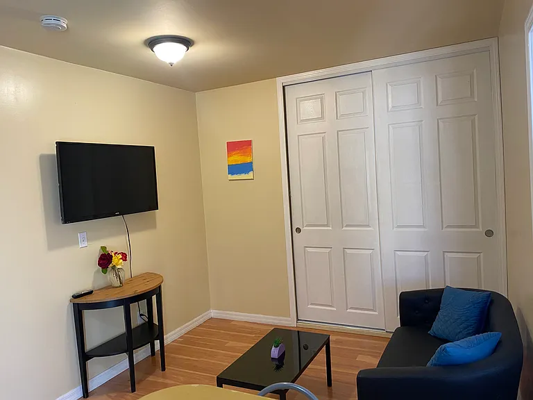 203 Los Angeles Ave — Photo 9