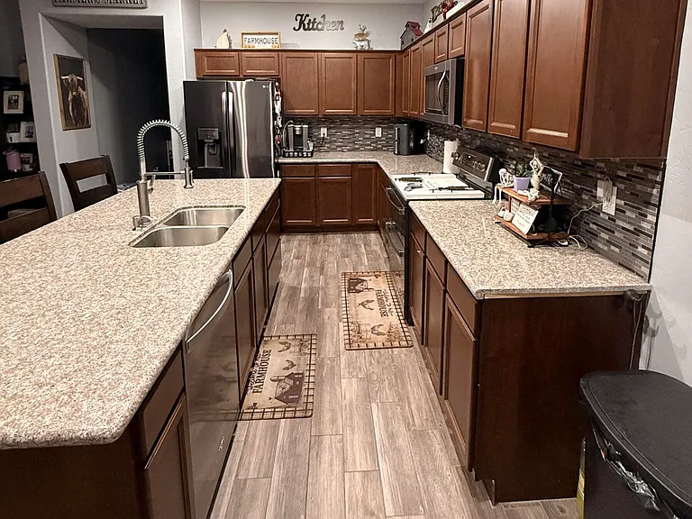 2924 N Taylor Ln — Photo 3