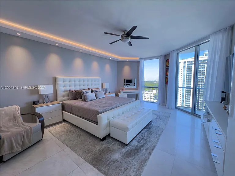 17111 Biscayne Blvd #1705 — Photo 26