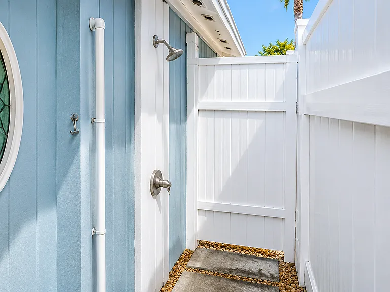 E 11th Ave — Photo 22