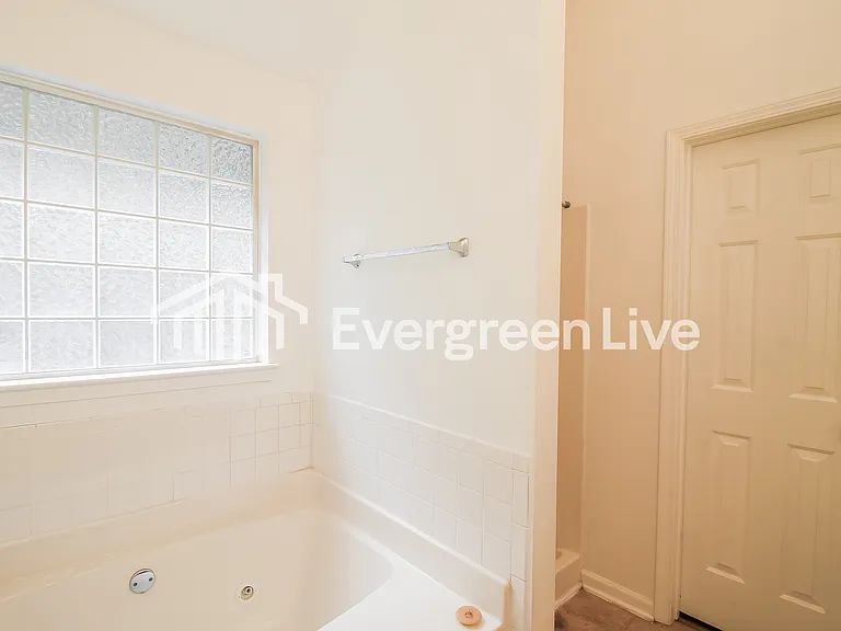 5565 Waverly Park — Photo 10