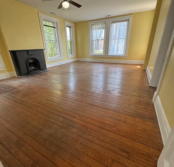 500 W Franklin St #6 — Photo 1