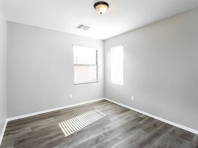 2523 E Bart St — Photo 13