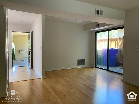 5th image of 830 2nd St W
