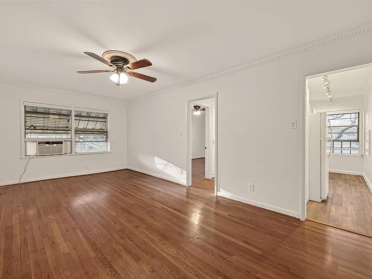 2021 Southgate Blvd #6 — Photo 8