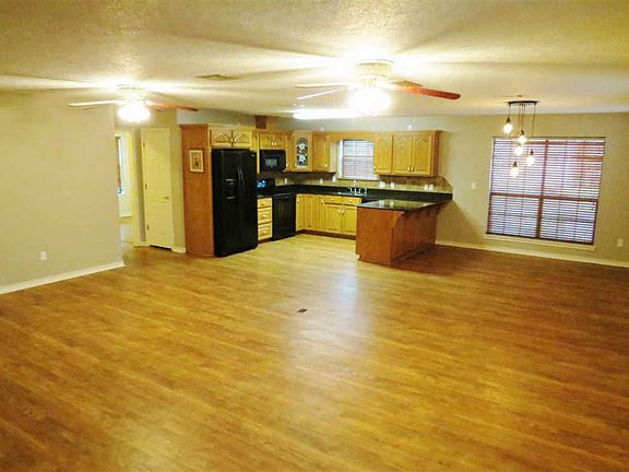 3rd image of 504 County Road 763 N