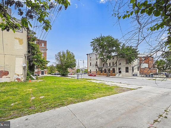 3rd image of 1305 Druid Hill Ave