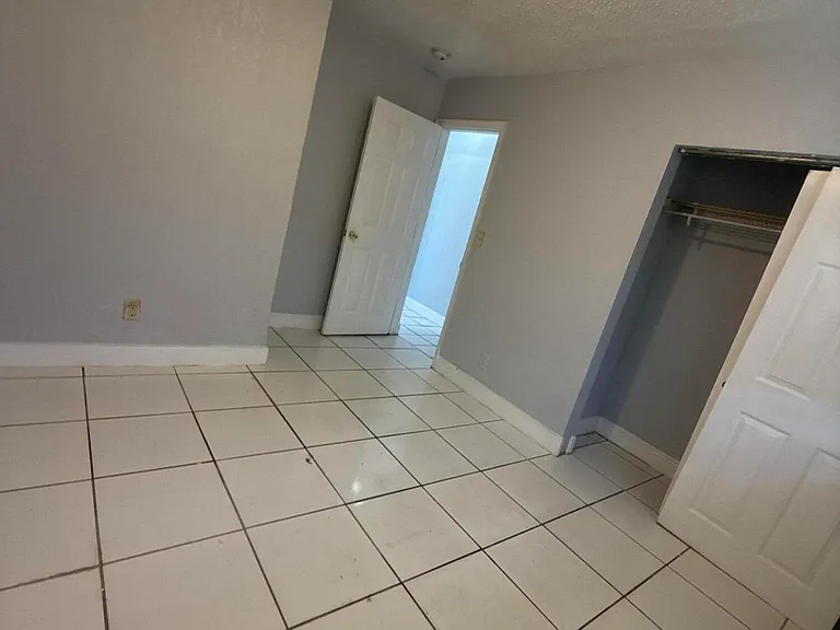 720 SW 7th St #4 — Photo 11