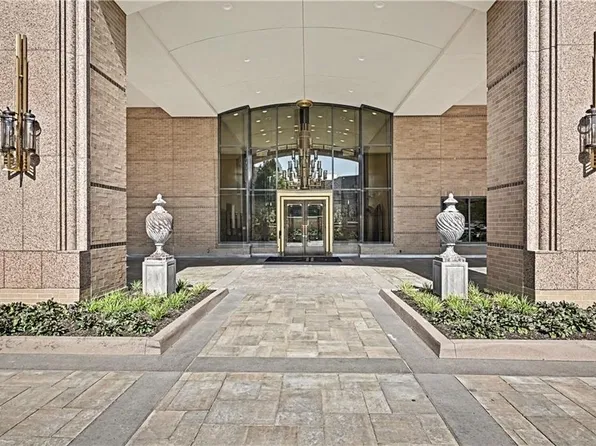 400 W 49th Ter APT 2052, Kansas City, MO 64112