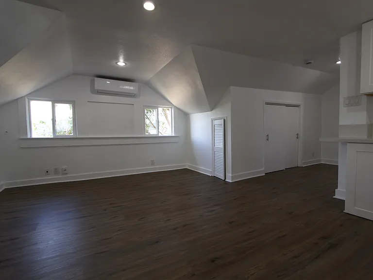 335 1/2 N Avenue 53 — Photo 3