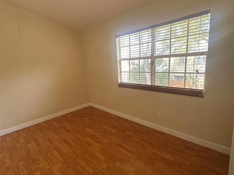 2936 Belmont Ln — Photo 6