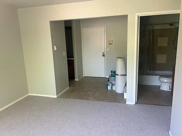 939 E Homer St — Photo 4