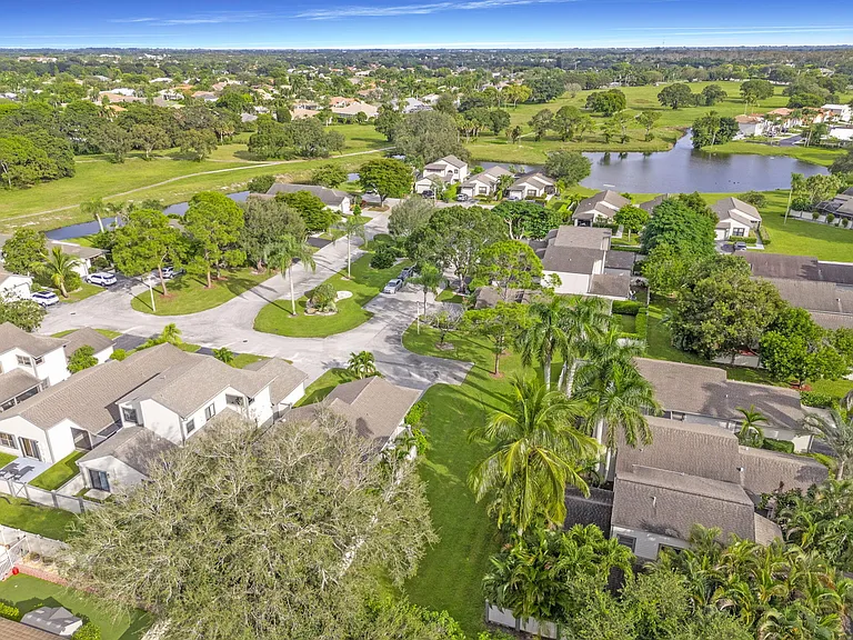 2474 Bedford Mews Dr — Photo 47