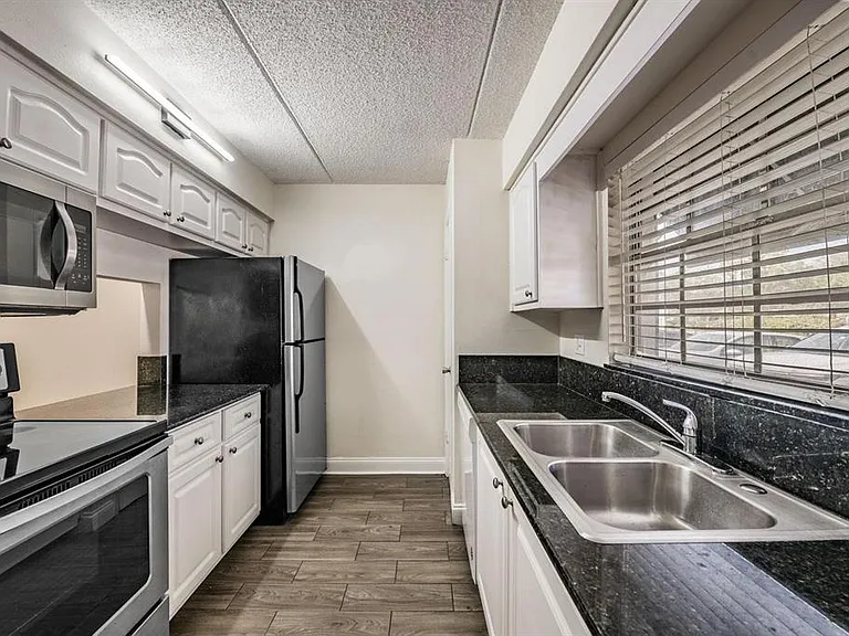120 S Church Ave #101 — Photo 11