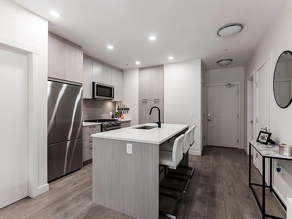 5th image of 707 Como Lake Ave #206