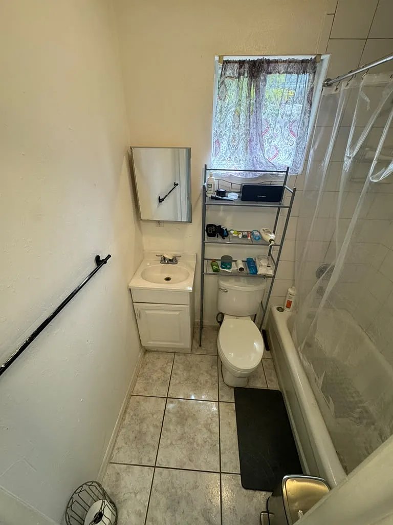 2921 SW 36th Ct — Photo 2